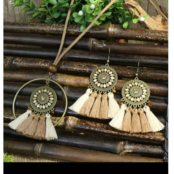 Bohemian Style Tassel Fringe Earrings Necklace‎ Set 3 Piece Tan Cream - Picture 5 of 9
